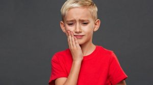 Bagaimana pertolongan pertama untuk anak yang sakit gigi